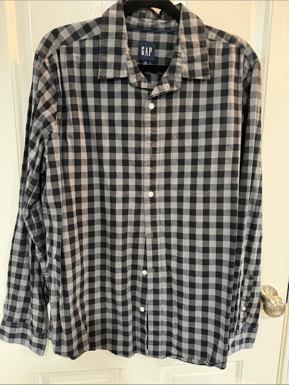 GAP Men's Black and Gray Plaid Button-Down Shirt